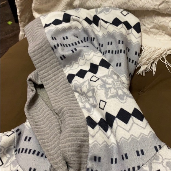 Sweater - Picture 3 of 3